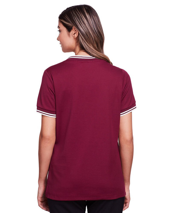 Devon & Jones DG20CW - CrownLux Performance® Top de mujer con cuello en V trenzado