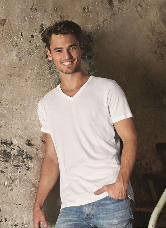 B&C BC044 - Short-sleeved V-neck t-shirt