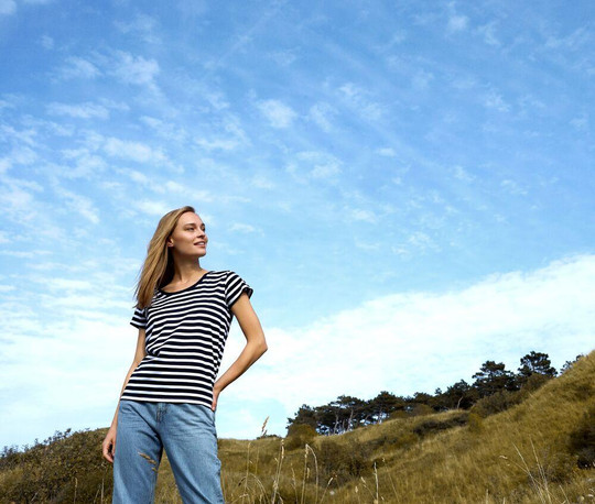 NEUTRAL O81003 - Loose-fitting women's t-shirt