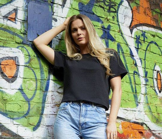 MANTIS MT096 - Kurzes T-Shirt für Damen