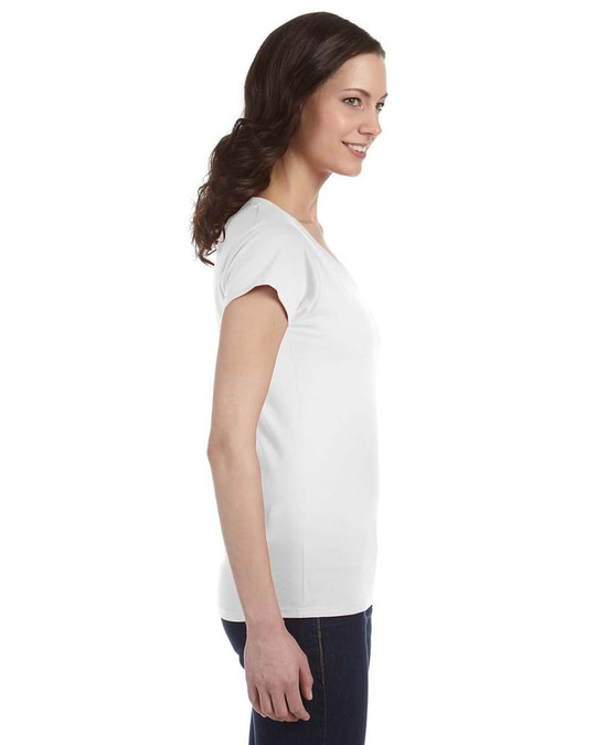 Gildan G64VL - T-shirt à col en V ajusté pour jeunes femmes Softstyle® 4,5 oz.