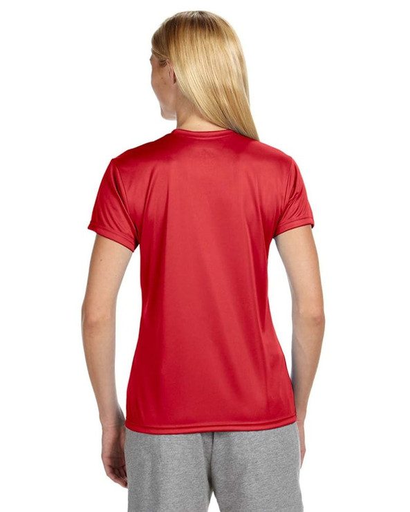 A4 NW3201 - Remera de cuello redondo de alto rendimiento para mujeres