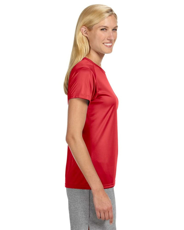 A4 NW3201 - Remera de cuello redondo de alto rendimiento para mujeres