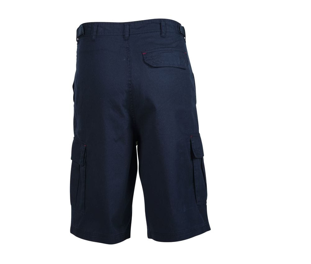 short homme avec poches