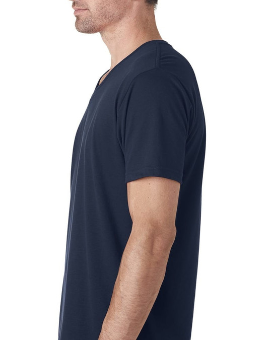 Next Level 6440 - T-shirt à col en V ajusté en suédé pour hommes Premium