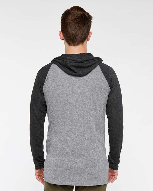LAT 6917 - Camiseta de Manga Larga Raglán con Capucha para Hombre de Fine Jersey