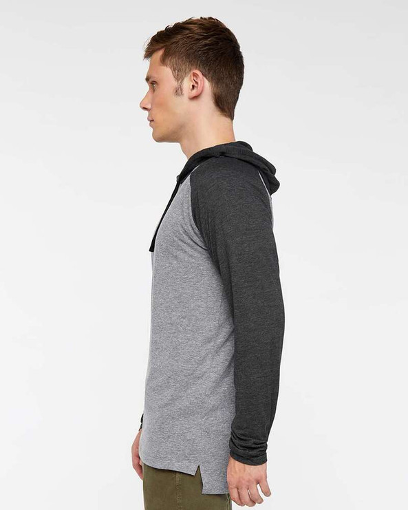 LAT 6917 - Camiseta de Manga Larga Raglán con Capucha para Hombre de Fine Jersey