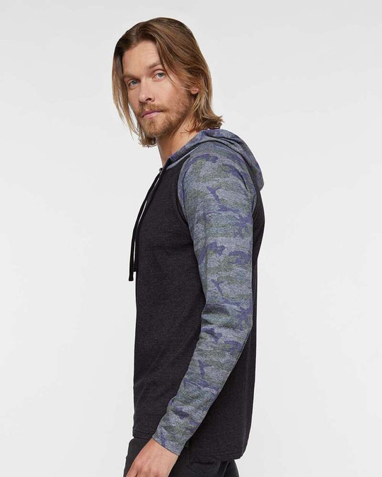 LAT 6917 - Camiseta de Manga Larga Raglán con Capucha para Hombre de Fine Jersey