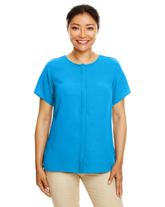 Devon & Jones DP612W - Blusa de Crepé de Manga Corta para Dama Perfect Fit