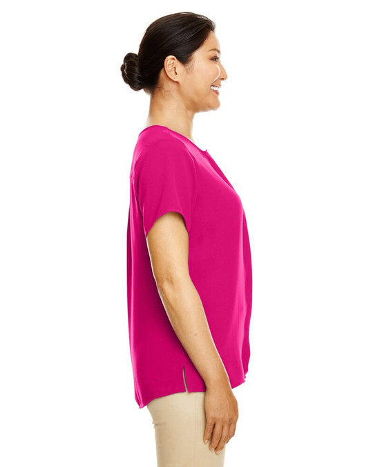 Devon & Jones DP612W - Blusa de Crepé de Manga Corta para Dama Perfect Fit