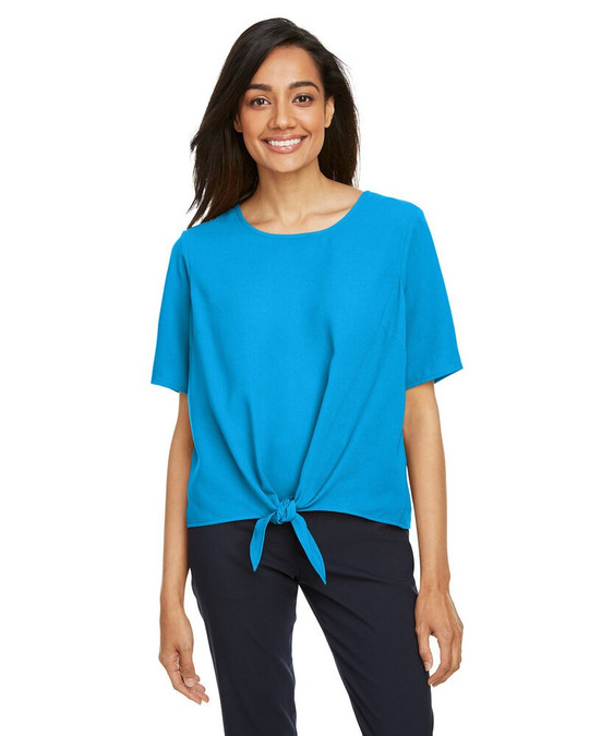 Devon & Jones DP617W - Blusa Perfect Fit con Lazo para Damas