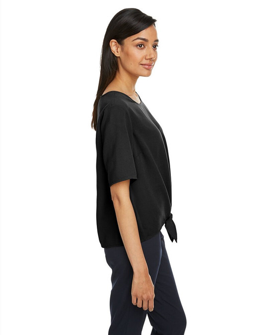 Devon & Jones DP617W - Blusa Perfect Fit con Lazo para Damas