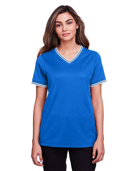 Devon & Jones DG20CW - CrownLux Performance® Top de Cuello en V con Trenzado y Ribete para Damas