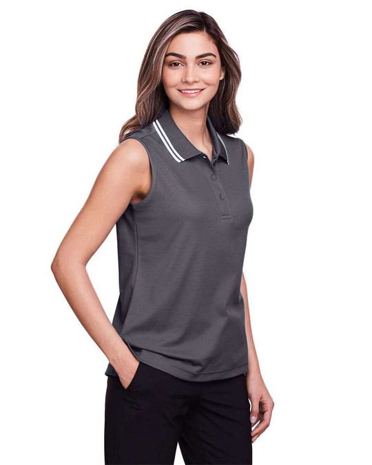 Devon & Jones DG20SW - CrownLux Performance® Polo sin mangas con ribete trenzado para damas