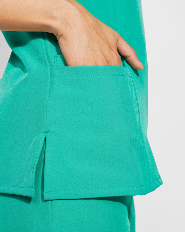 Roly CA9084 - FEROX WOMAN Scrubtop met korte mouwen en een licht getailleerde taille