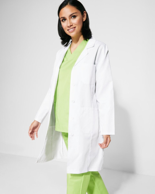 Roly BA9093 - VACCINE WOMAN Dames labjas met revers