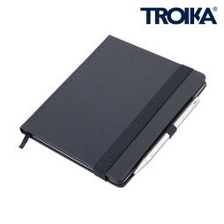 TROIKA NPP04 - Musta A5 Muistikirja Kynällä ja Kuminauhalla
