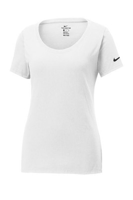 Nike NKBQ5234 - Women's Dri-FIT Cotton/Poly Scoop Neck Tee. NKBQ5234