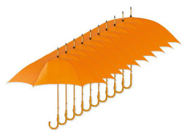 Pack mit 10 GiftRetail KC5132 - CALA Regenschirm mit Holzgriff