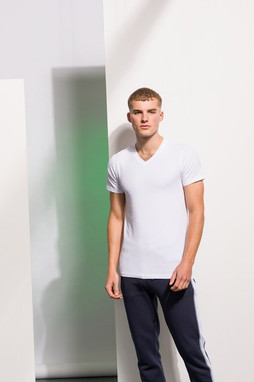 Skinnifit SFM122 - T-SHIRT HOMME EXTENSIBLE COL V