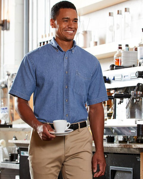 Harriton M550S - Chemise en jean 6,5 oz. Chemise en jean à manches courtes