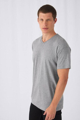 B&C BC163 - V-ringad T-shirt herr 100% bomull