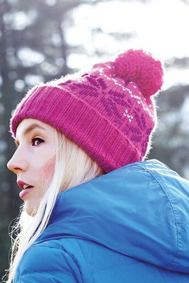 Beechfield BF456 - Chic Winter Blossom Knit Beanie with Pom Pom