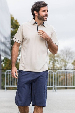 short homme avec poches