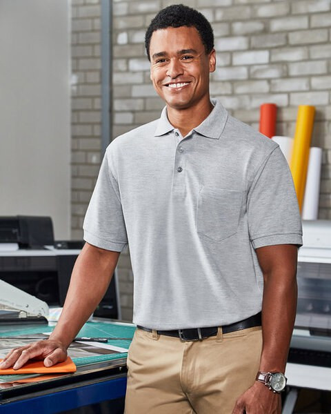 Harriton M265P - Polo Easy Blend avec poche 5.6 Oz