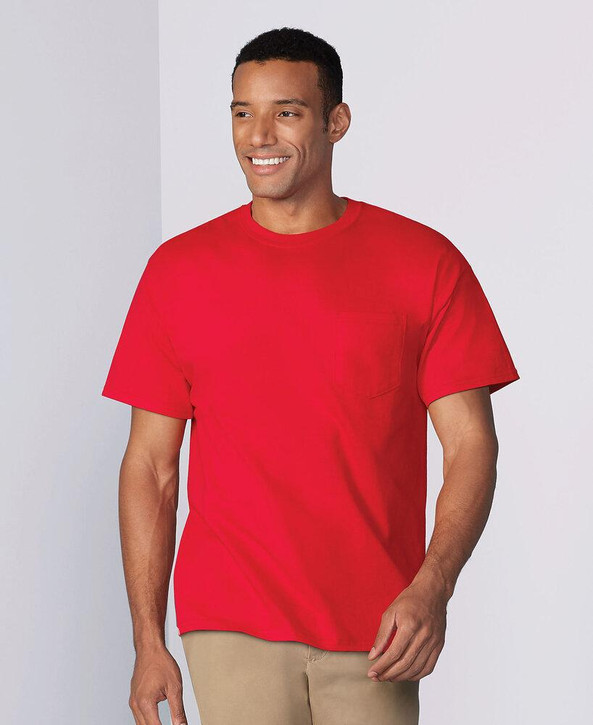 Gildan G5300 - Remera HeavyCotton con bolsillo para adulto