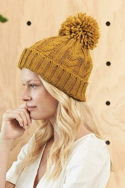 Beechfield BF480 - Värmande Handstickad Ullmössa med Pom-Pom