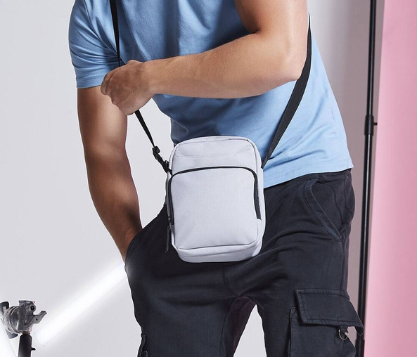 Bag Base BG030 - Moderne Herren Schultertasche für Reisen