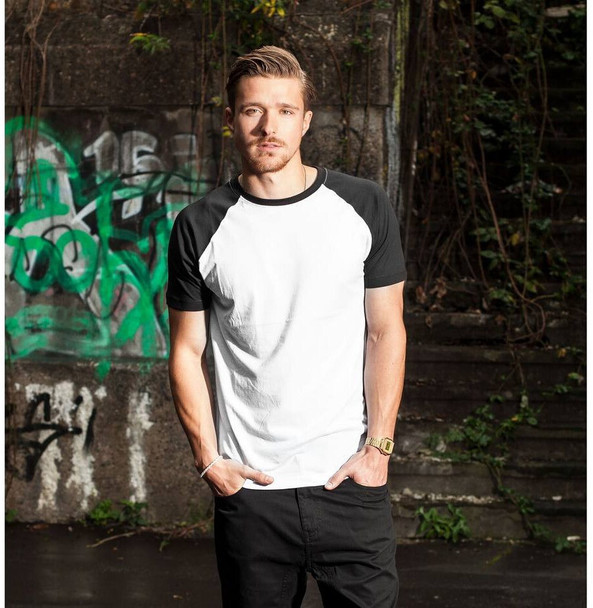 Build Your Brand BY007 - Trendiges Baseball Raglan T-Shirt für Sportfans