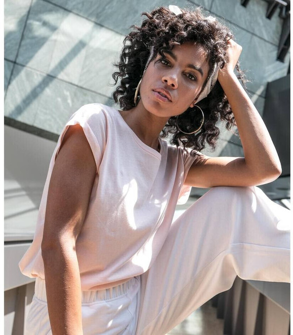 Build Your Brand BY021 - Camiseta Feminina Estilo e Conforto em Algodão