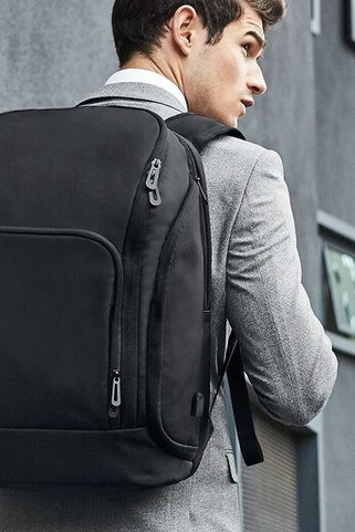 Quadra QD910 - Backpack with Pro-Tech charger