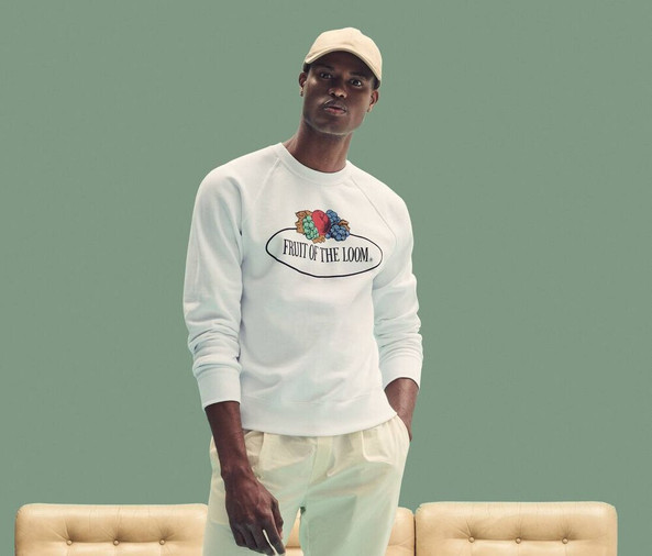 Unisex-round-neck-sweatshirt-with-Fruit-of-the-Loom-logo-Wordans