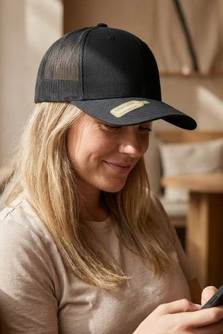 Flexfit 6606TR - Cappellino trucker in poliestere riciclato