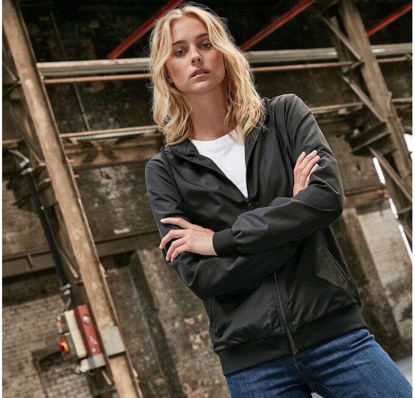 Build Your Brand BY147 - DAMES GERECYCLEDE WINDRUNNER