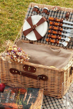 Goya 52040 - 4-Person Wicker Picnic Basket Set KIWANO