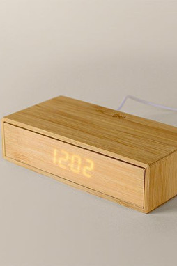 Goya 52520 - Monitoiminen herätyskello langattomalla latausalustalla, lämpömittarilla ANETO