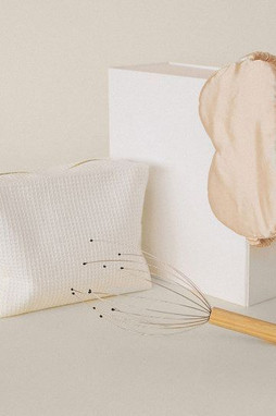 Goya 53598K - Feminint Sæt: Massager, Toilettaske, Øjenmaske, Hårelastik DOPEY