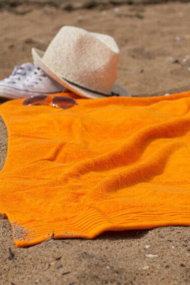 THE ONE TOWELLING OTC100 - Luxurious Combed Cotton Beach Towel with Hanging Loop