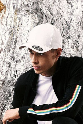 FLEXFIT F110VH - Stylish Diamond Pattern Curved Visor Cap