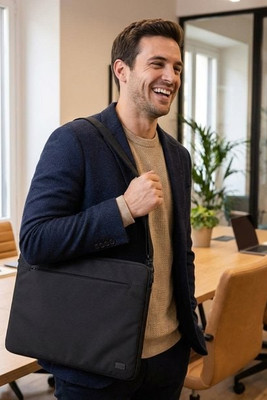 Case Logic 120727 - Invigo 15,6" gerecyclede laptophoes