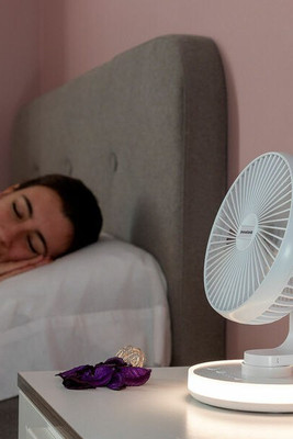 InnovaGoods V0103856 - Rechargeable Desk Fan with LED FanLed Ø6,6'' 4000 mAh