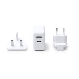 Claps 26704 - Universal Travel Adapter With USB-C Output
