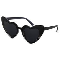 Claps 56057 - Chic Heart-Shaped Sunglasses for Trendsetters