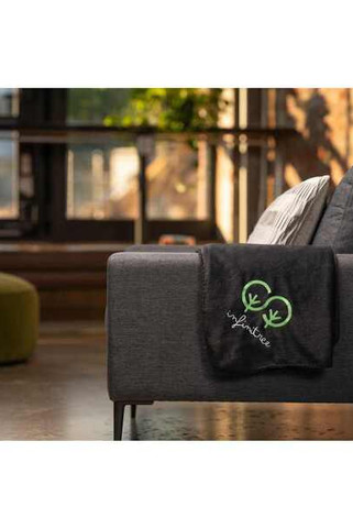 Manta polar 100% PET reciclado con bolsa RPET - PCNA 1081-57