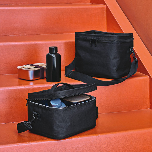 Aodaci ACL003 - Borsa frigo Munich M 7,5L rPET in rABS. Zip termo-iniettate