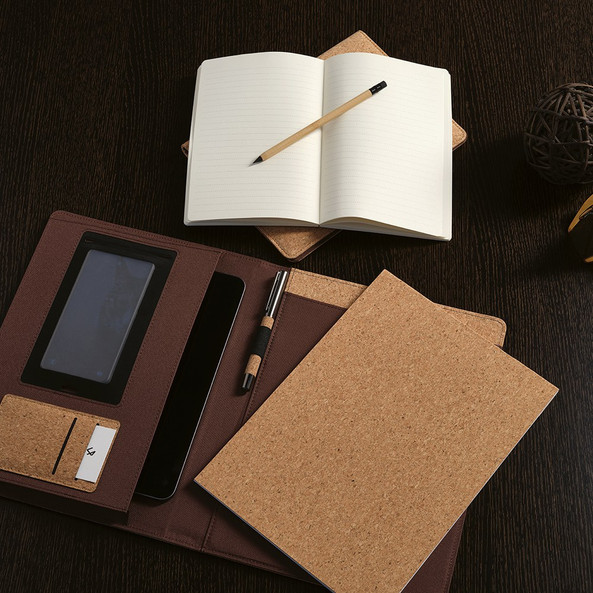 Aodaci AFD008 - Kafka A5 Folder Cork. 64 FSC sheet notepad and elastic closure